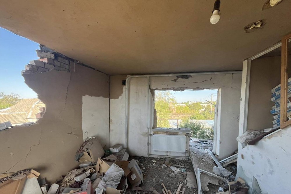 Ворог потрощив будинки у Нікополі, обстрілював ще дві громади району, а також Синельниківщину (фото)