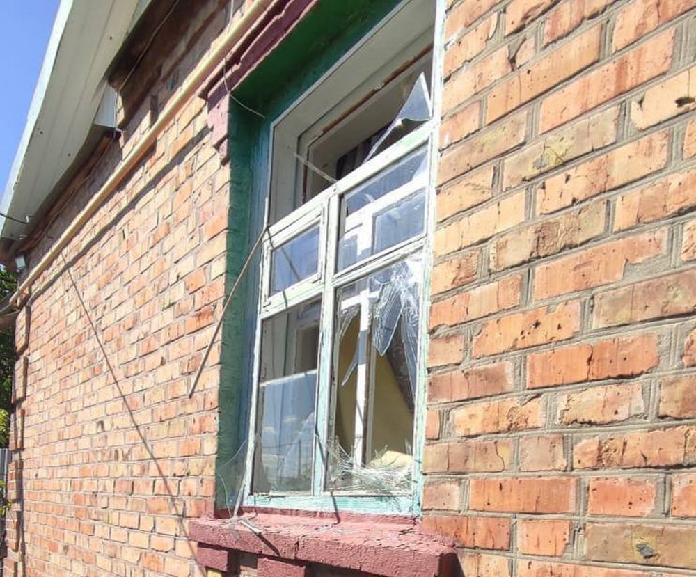 Ворог потрощив будинки у Нікополі, обстрілював ще дві громади району, а також Синельниківщину (фото)