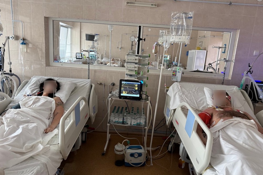 Прийшли за покупками, але ворожий снаряд впав поруч: молоду пару з Нікополя рятують у Дніпрі