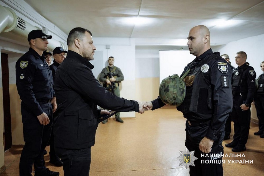 поліцейські Нікопольщини отримали нагороди від міністра МВС