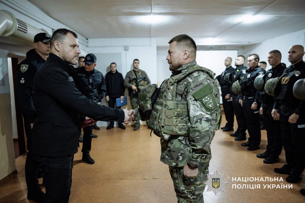 поліцейські Нікопольщини отримали нагороди від міністра МВС 9