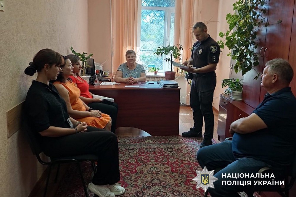 поліцейські Нікопольщини проводять зустрічі з людьми 2