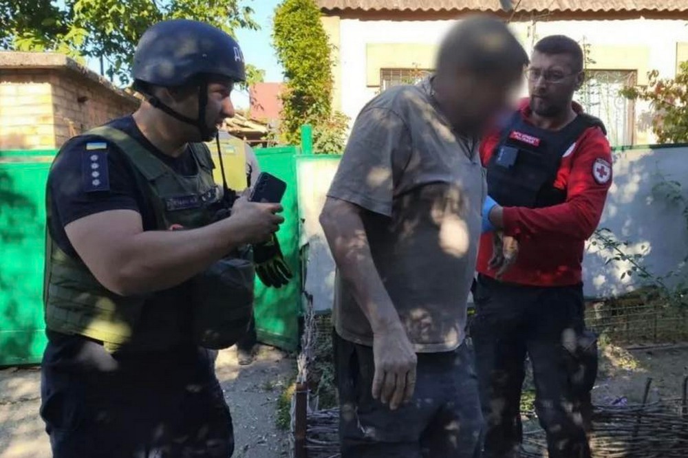 у Нікополі волонтери надали першу допомогу пораненому