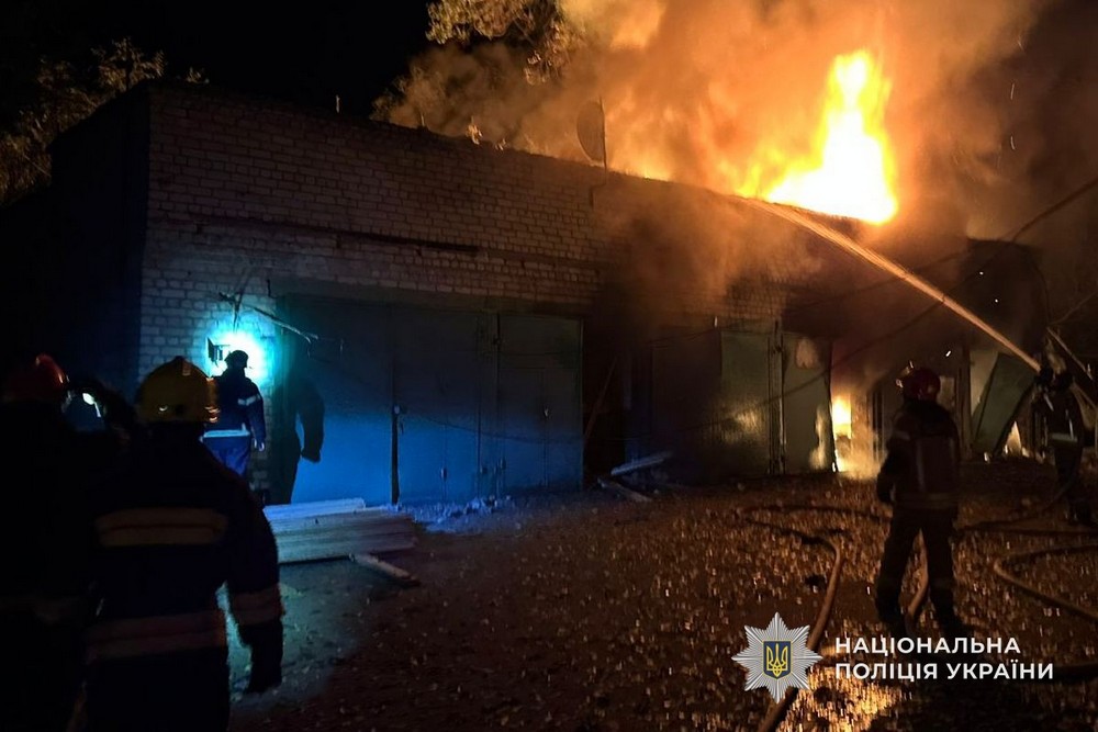 Понад 30 ударів по Нікопольщині, загибла і поранений на Синельниківщині – про наслідки обстрілів Дніпропетровщині за добу розповіли у поліції