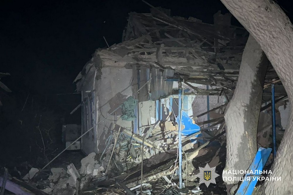 Понад 30 ударів по Нікопольщині, загибла і поранений на Синельниківщині – про наслідки обстрілів Дніпропетровщині за добу розповіли у поліції