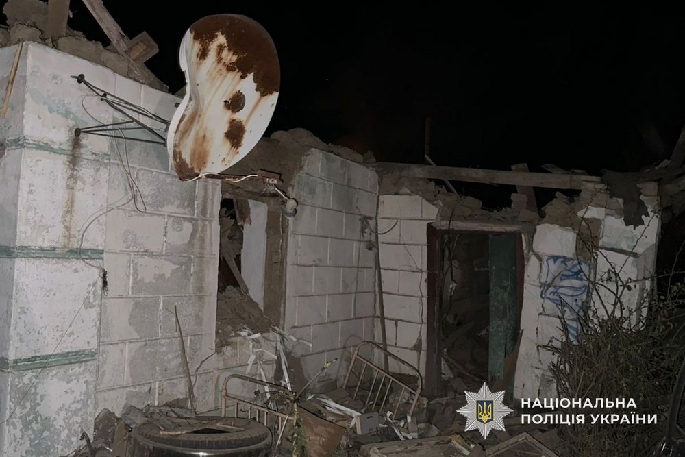 Понад 30 ударів по Нікопольщині, загибла і поранений на Синельниківщині – про наслідки обстрілів Дніпропетровщині за добу розповіли у поліції