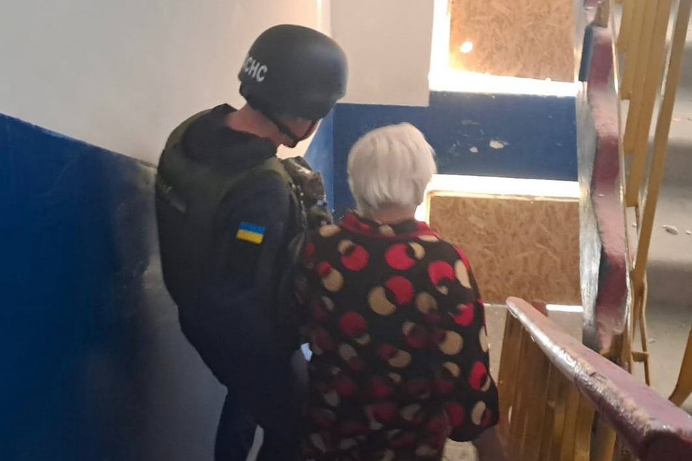 ворог атакував Нікополь та район, а також Синельниківщину (фото) 11