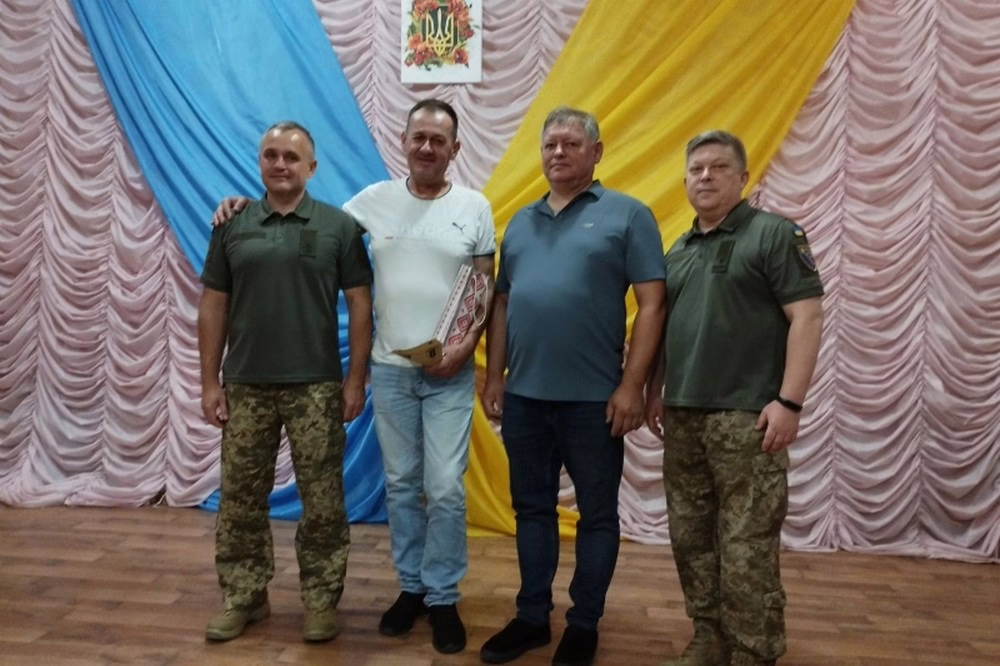 Захисника з Нікопольщини нагородили «Комбатантським хрестом» від Головнокомандувача ЗСУ