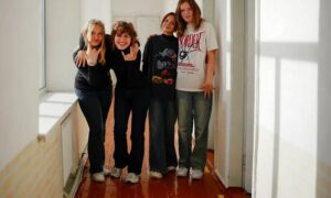 «Ми все ще тут, бо це наш дім»: діти і вчителі з Нікопольщини поспілкувалися зі шведськими журналістами