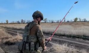 Як розміновують прифронтові території, показали поліцейські Дніпропетровщини (відео)