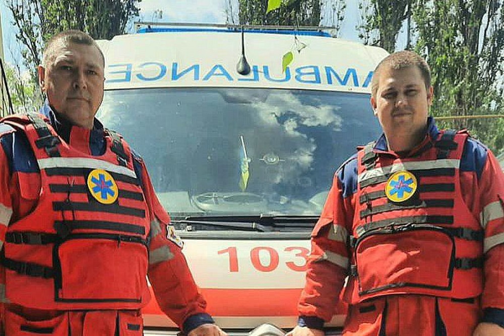 Отримав три ножових в груди від жінки і просив "залатати рани вдома": на Дніпропетровщині медики врятували чоловіка