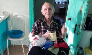 Старенькі були дуже зворушені: роздали гуманітарну допомогу літнім людям у Першотравневській громаді (фото)