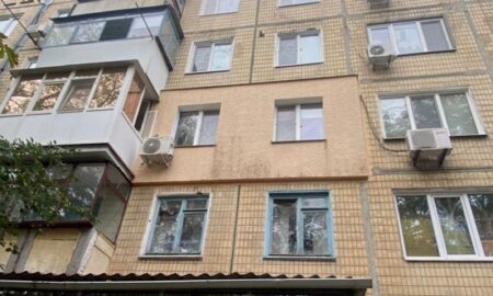 У Нікополі поруйновано п’ятиповерхівки, вбито жінку на Синельниківщині – поліція про наслідки обстрілів Дніпропетровщини (фото)