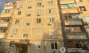 У Нікополі внаслідок удару по п’ятиповерхівці поранено жінку, ворог бив також по Павлограду, Самарівському і Синельниківському районах – поліція