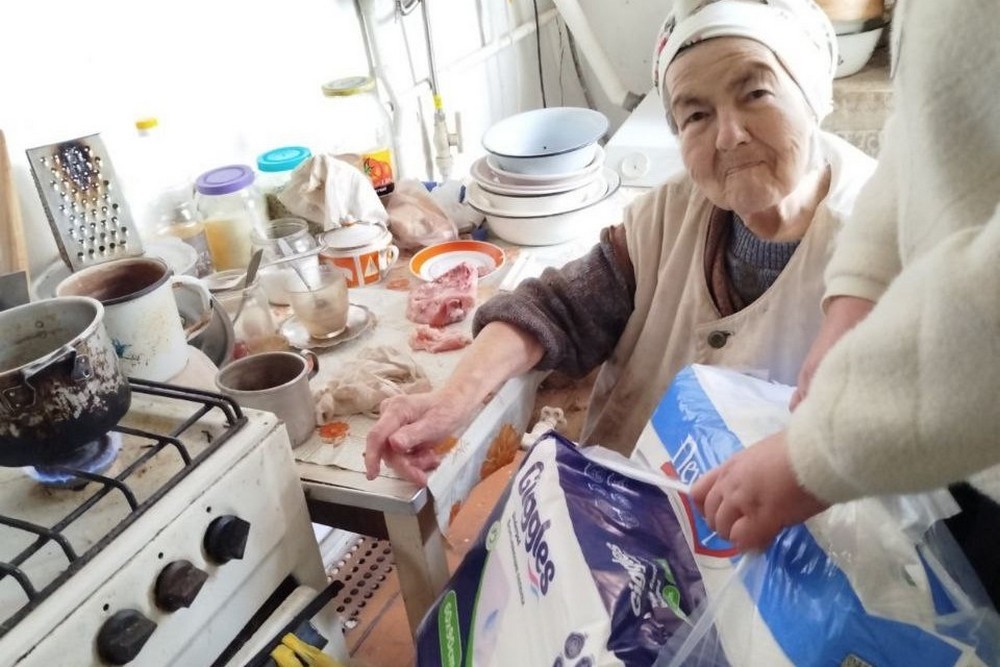 Сьогодні літнім людям роздали гуманітарну допомогу у Марганці (фото)