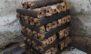 Місцеві і ВПО у Томаківській громаді можуть отримати паливні брикети
