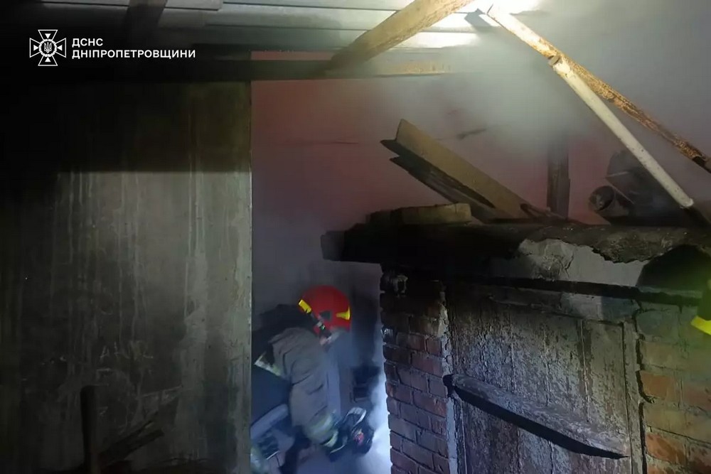 На Нікопольщині горів житловий будинок: що відомо На Нікопольщині горів житловий будинок: що відомо
