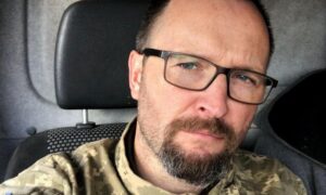 «На цьому тижні були знищені усі три вітрогенератори електростанції»: військовий з Нікополя просить допомогти покарати російських загарбників (відео) 2 «На цьому тижні були знищені усі три вітрогенератори електростанції»: військовий з Нікополя просит допомогти покарати російських загарбників (відео)