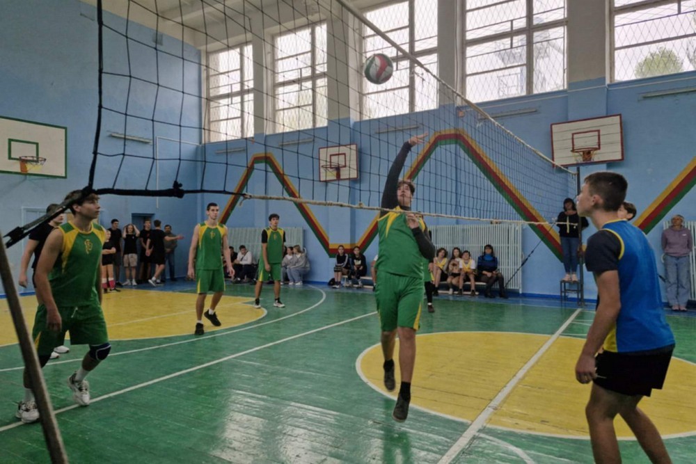 У Покрові відбувся волейбольний турнір, присвячений Дню захисників і захисниць України