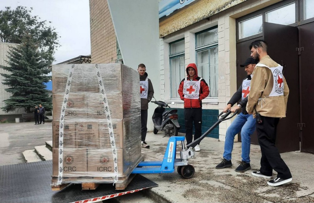 Гуманітарна допомога у Томаківській громаді: активізувалася співпраця з Червоним Хрестом