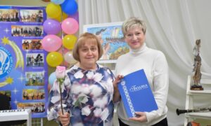 У Нікополі викладачів школи мистецтв привітали з Днем працівників освіти
