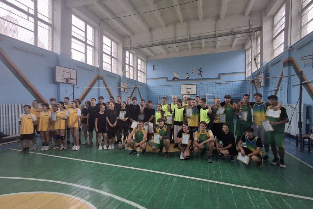 У Покрові відбувся волейбольний турнір, присвячений Дню захисників і захисниць України