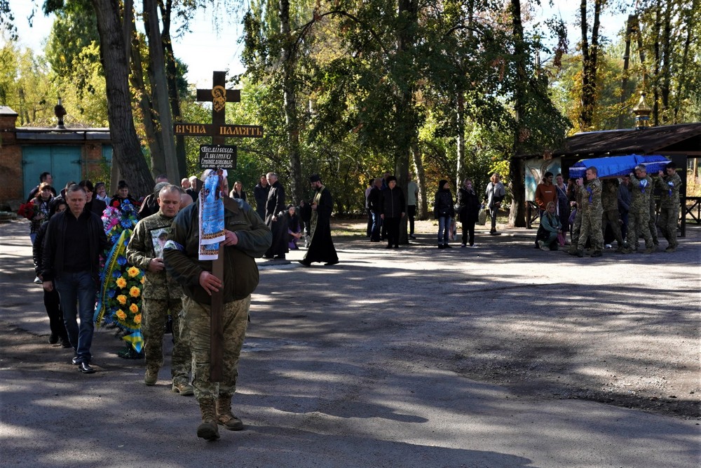 У Нікополі сьогодні провели в останню путь Захисника: фото