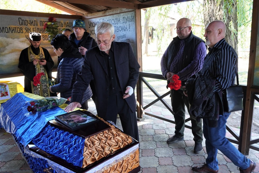 У Нікополі сьогодні провели в останню путь Захисника: фото