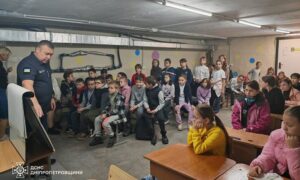 Офіцери-рятувальники провели урок безпеки для школярів Покрова (фото)