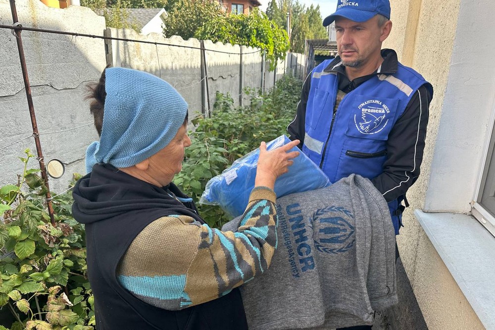 У Нікополі сьогодні ворог знову зруйнував будинок, інші отримали пошкодження: фото