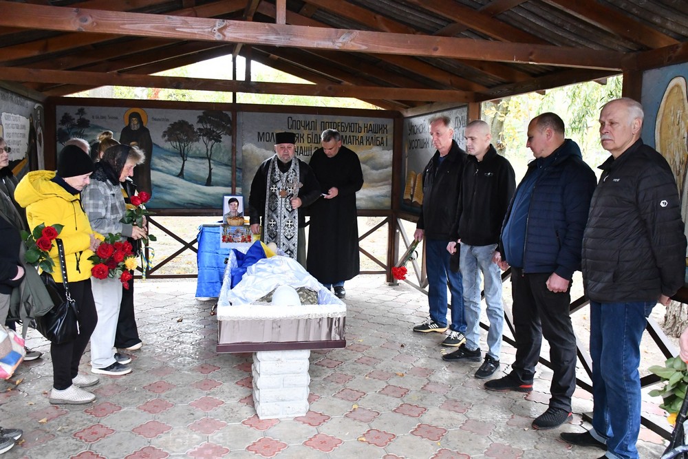 Загинув через місяць після мобілізації…  Нікополь сьогодні провів в останню путь Захисника (фото)