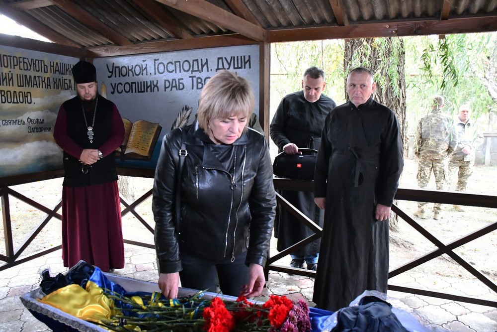 Прощання у Нікополі із Захисником 11 жовтня: фото