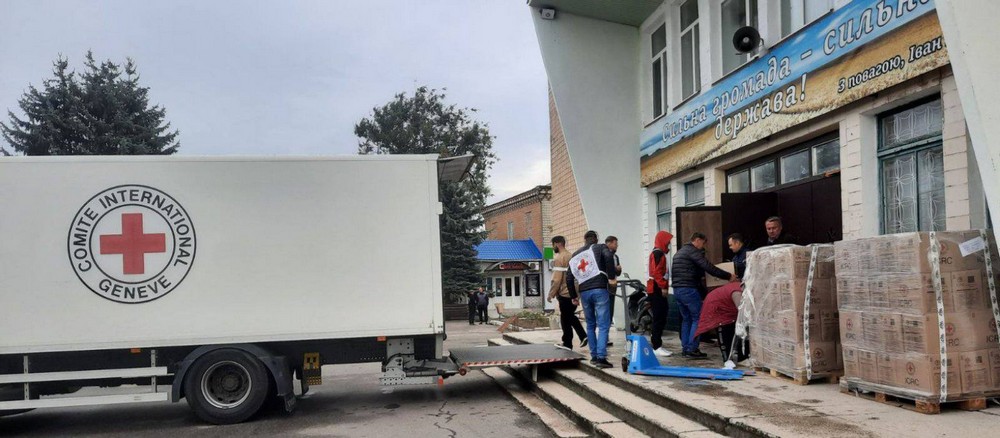 Гуманітарна допомога у Томаківській громаді: активізувалася співпраця з Червоним Хрестом