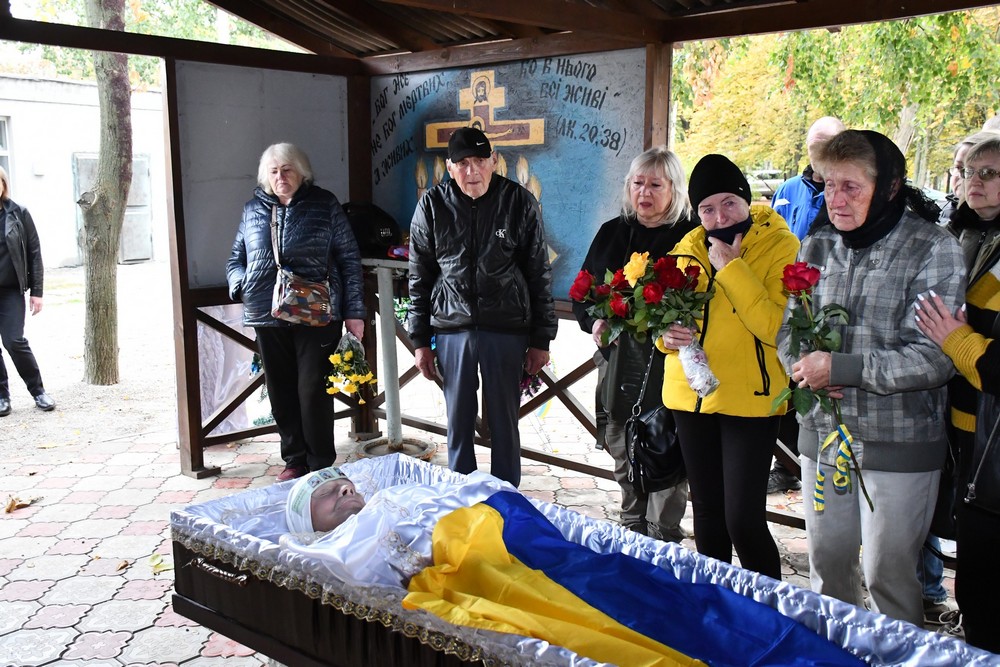 Загинув через місяць після мобілізації…  Нікополь сьогодні провів в останню путь Захисника (фото)
