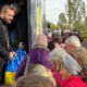 Сьогодні у Нікополі священники ПЦУ роздали людям гуманітарну допомогу (фото)
