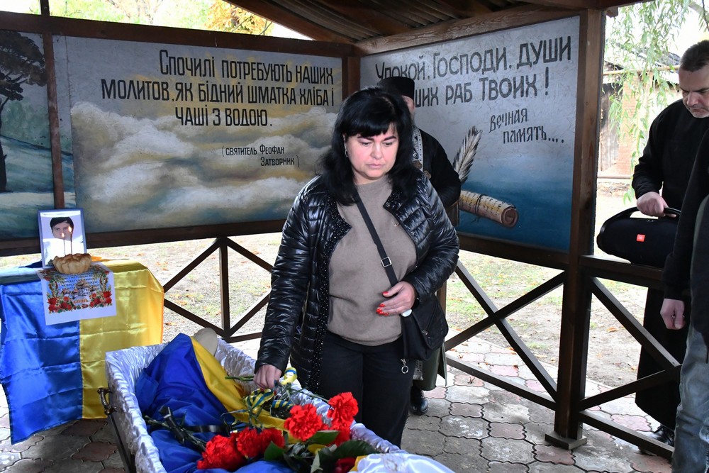 Загинув через місяць після мобілізації…  Нікополь сьогодні провів в останню путь Захисника (фото)