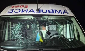 Дві «швидкі» на Дніпропетровщині потрапили під обстріл