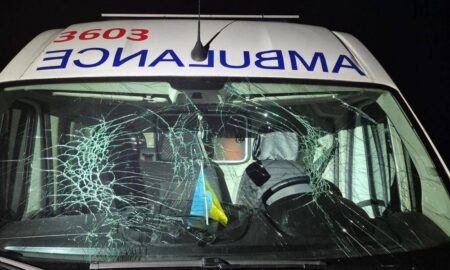Дві «швидкі» на Дніпропетровщині потрапили під обстріл
