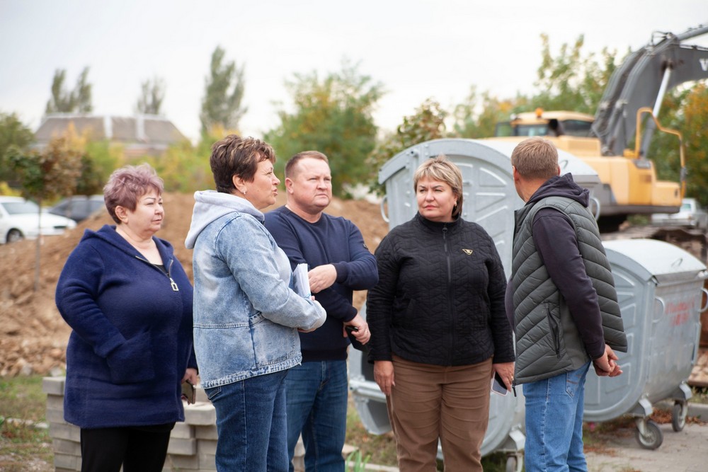Будівництво укриття, розвиток освіти, допомога ВПО: подробиці візиту начальника Нікопольської РВА до Томаківської громади