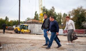 Будівництво укриття, розвиток освіти, допомога ВПО: подробиці візиту начальника Нікопольської РВА до Томаківської громади