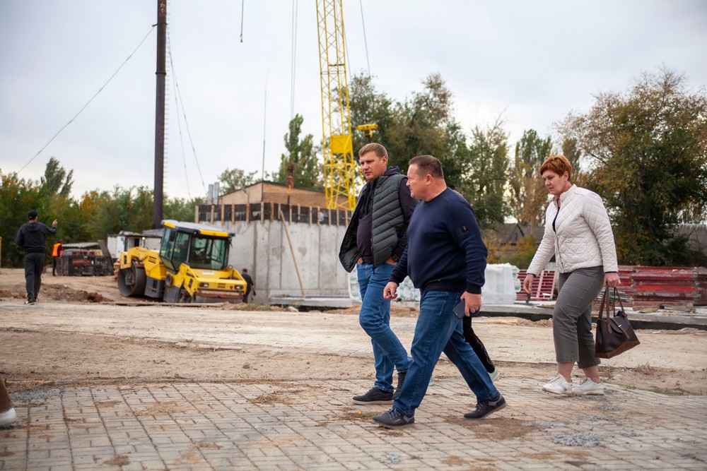 Будівництво укриття, розвиток освіти, допомога ВПО: подробиці візиту начальника Нікопольської РВА до Томаківської громади