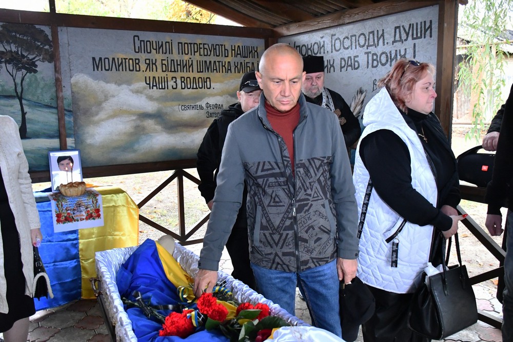 Загинув через місяць після мобілізації…  Нікополь сьогодні провів в останню путь Захисника (фото)