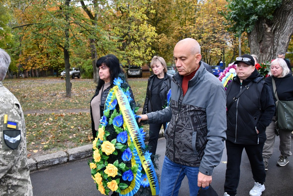Загинув через місяць після мобілізації…  Нікополь сьогодні провів в останню путь Захисника (фото)