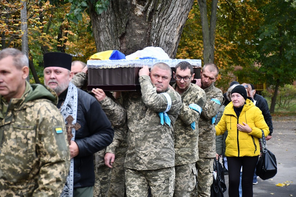 Загинув через місяць після мобілізації…  Нікополь сьогодні провів в останню путь Захисника (фото)