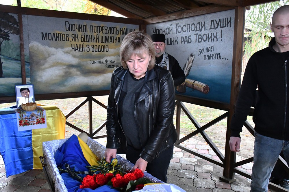Загинув через місяць після мобілізації…  Нікополь сьогодні провів в останню путь Захисника (фото)