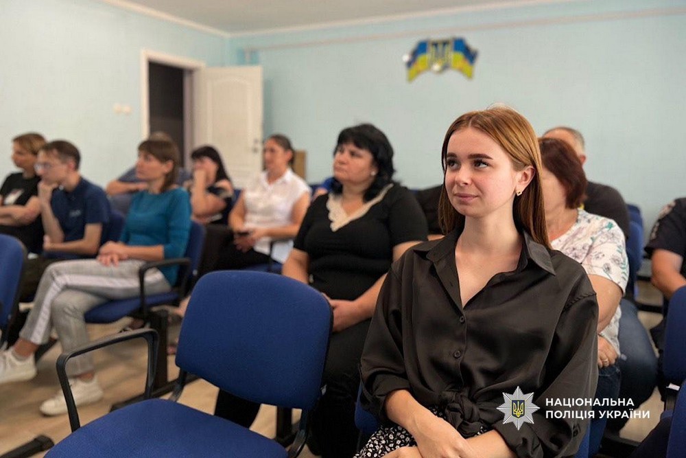 Поліцейський з Нікопольщини продовжує їздити по області тренінгами для посадовців самоврядування