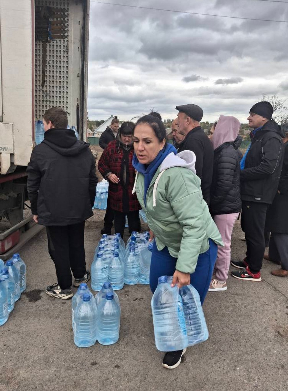 У Мирівській громаді роздали 2808 бутлів питної води: фото