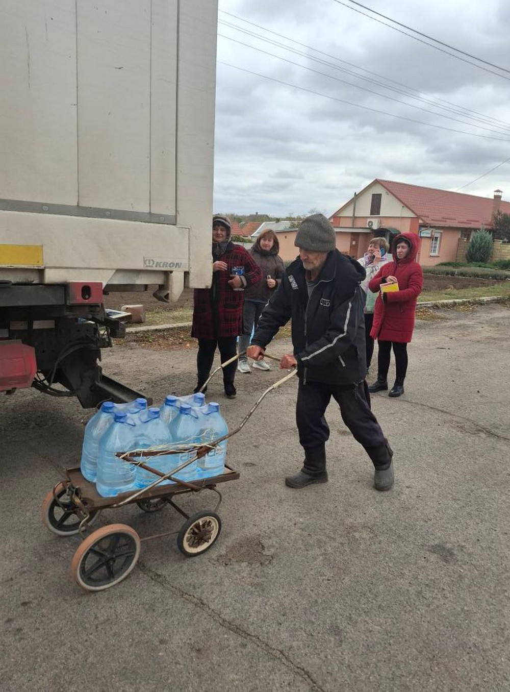 У Мирівській громаді роздали 2808 бутлів питної води: фото