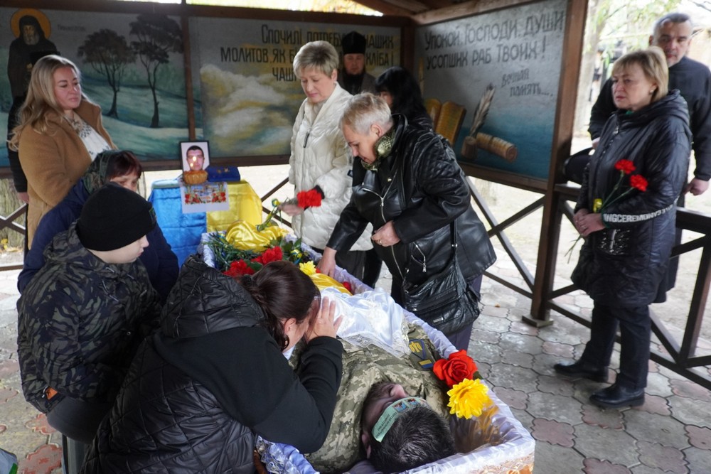 У Нікополі сьогодні провели в останню путь полеглого Героя: фото