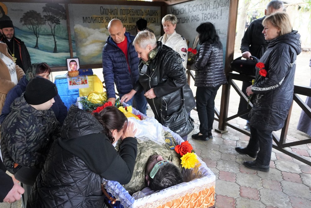 У Нікополі сьогодні провели в останню путь полеглого Героя: фото